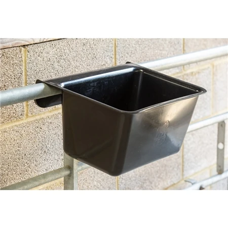 Faulks Red Gorilla Plas Hanging Manger 2 Faulks Red Gorilla Plas Hanging Manger - Image 2